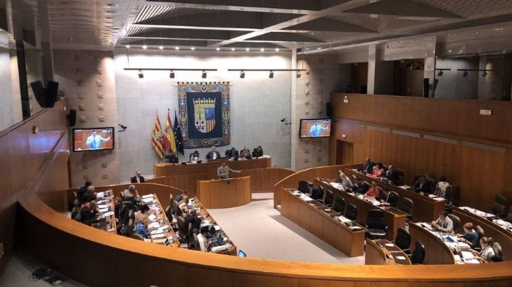 Podemos vota a favor de una enmienda taurina de VOX en las Cortes de Aragón