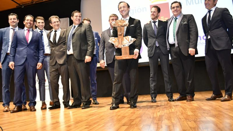 Mucia se rinde a Rafaelillo