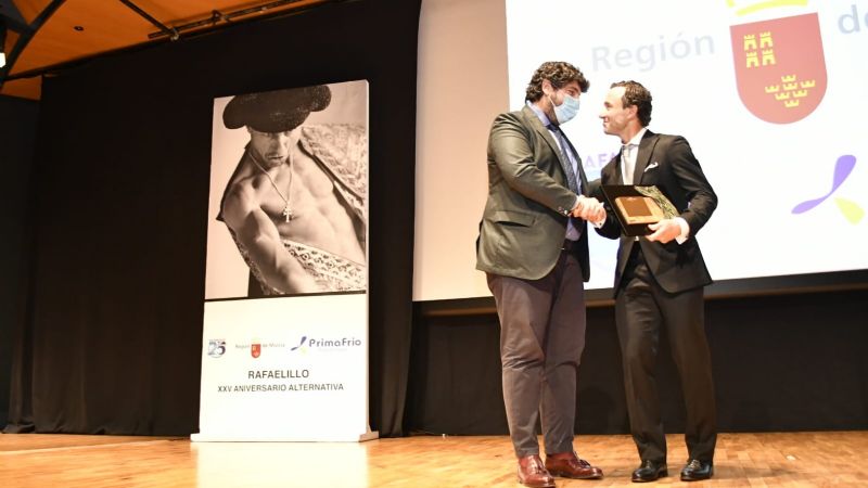 Mucia se rinde a Rafaelillo