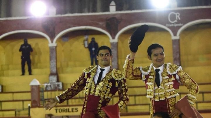 Gerardo Rivera y Angelino de Arriaga a hombros en Tlaxcala