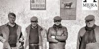 Curro Duarte (a la izquierda) tras reseñar el ganado de Miura para Julio - Fotos: Curro Duarte