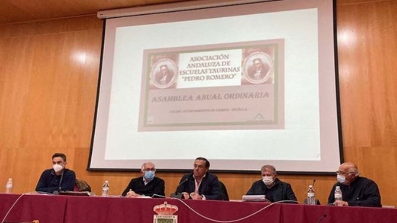 Miguel Briones, clausuró una brillante ‘Asamblea General’ de la AAET "Pedro Romero"