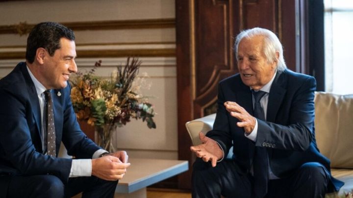 El Presidente de la Junta de Andalucía recibe al Maestro Manuel Benítez "El Cordobés"