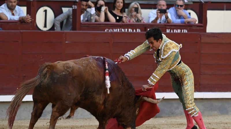 Entre quiebros y banderillas, Valadez sorprende