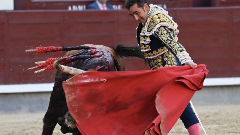 Entre quiebros y banderillas, Valadez sorprende