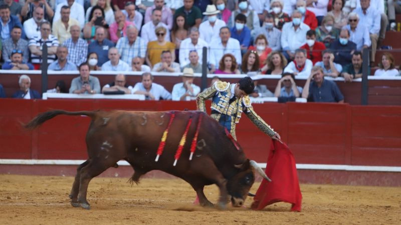 La torería de Morante y la capacidad de Roca abren la puerta grande en Sanlúcar