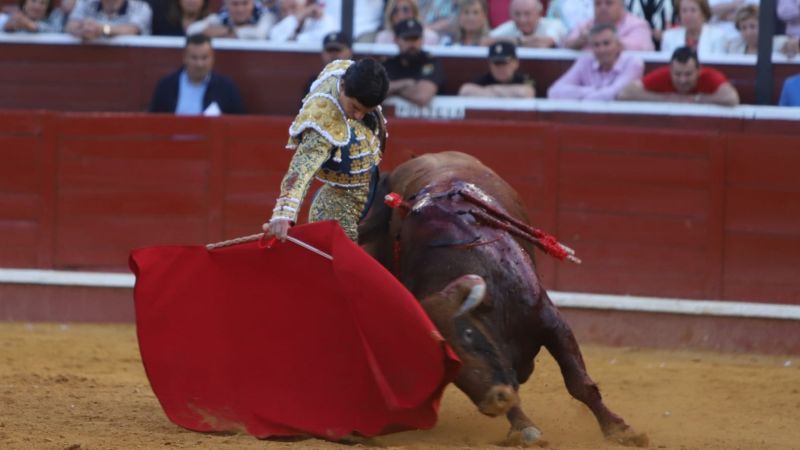 La torería de Morante y la capacidad de Roca abren la puerta grande en Sanlúcar