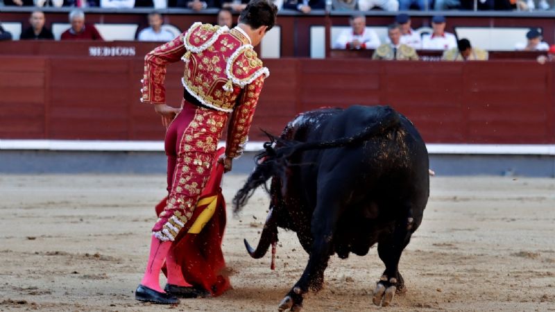 Tenues luces de Garrido y Luque ante la mansada salmantina