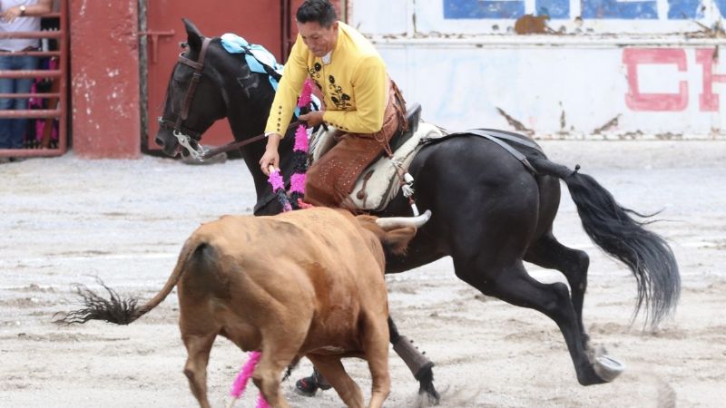 Juan Querencia corta un rabo en Chilcuautla