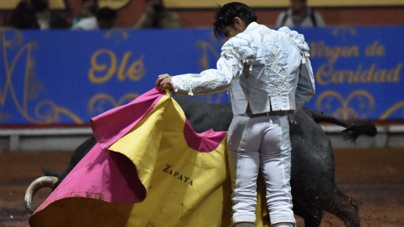 Arturo Macías brilla en la "Corrida de "Las Luces"