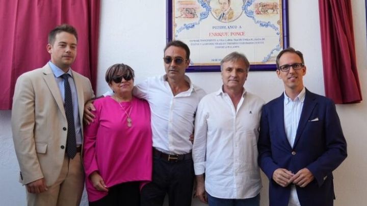 Pozoblanco rinde homenaje a Enrique Ponce con un azulejo en la plaza de toros