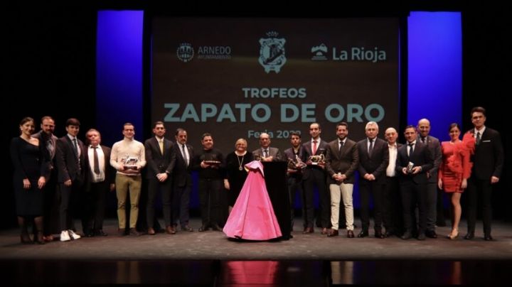 Arnedo entrega a Víctor Hernández el XLVII Zapato de Oro en una emotiva gala
