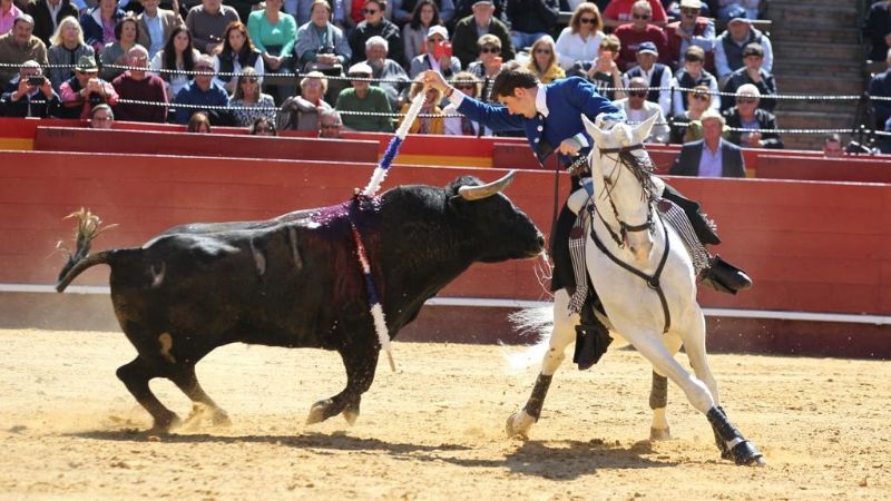 Doble puerta grande en la matinal de rejones de Valencia