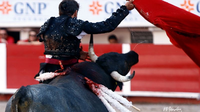 Leo Valadez y Alejandro Talavante, orejeados en la novena de San Marcos