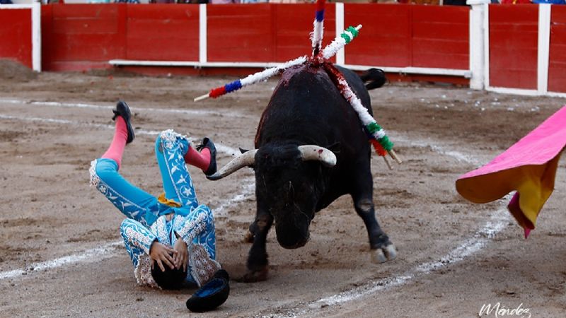 Arturo Gilio sale a hombros y Marco Pérez debuta de luces impactando en Aguascalientes