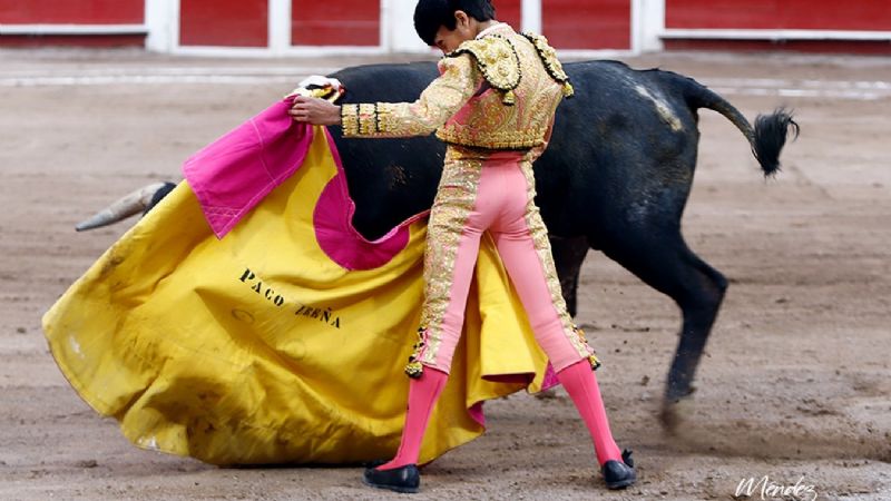 Arturo Gilio sale a hombros y Marco Pérez debuta de luces impactando en Aguascalientes