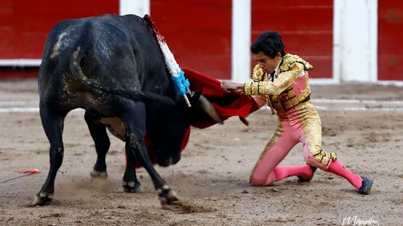Arturo Gilio sale a hombros y Marco Pérez debuta de luces impactando en Aguascalientes