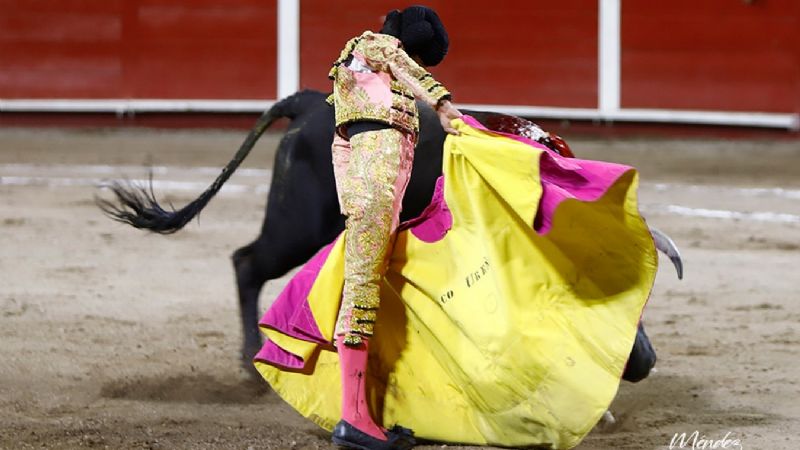 Arturo Gilio sale a hombros y Marco Pérez debuta de luces impactando en Aguascalientes