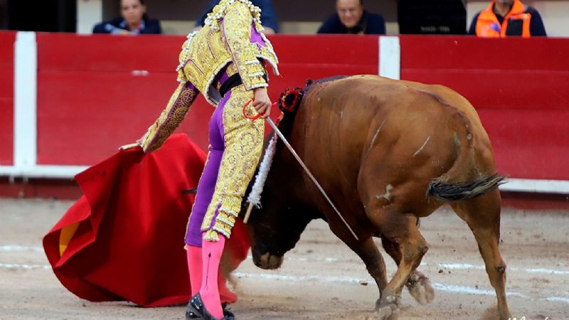 San Román a hombros y Joselito Adame conmocionado en Aguascalientes