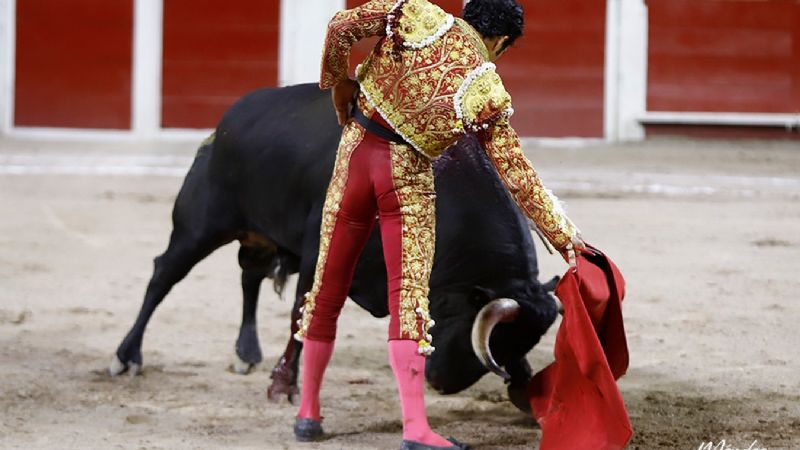 San Román a hombros y Joselito Adame conmocionado en Aguascalientes