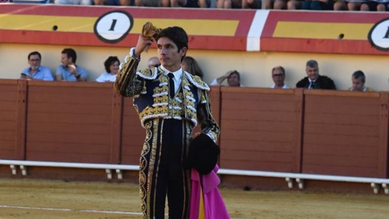 Dos orejas por coleta en Vera para Castella y Jorge Martínez