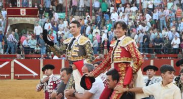 La pureza de Curro Díaz y la casta de Manzanares, a hombros en Úbeda