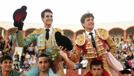 Juan Leal y Samuel Navalón, a hombros en Munera