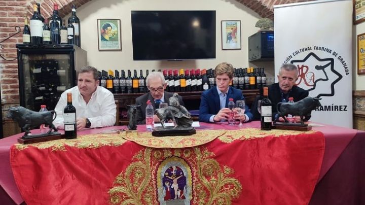 Borja Jiménez inaugura en Granada la Asociación Taurina "Antonio Ramírez"
