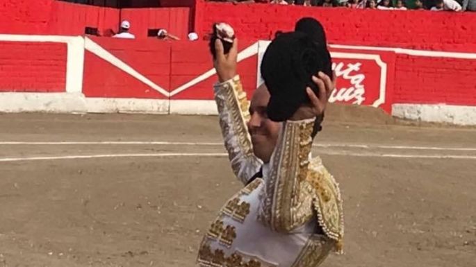 Sánchez Vara a hombros en el segundo mano a mano en Santa Cruz