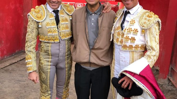 Sánchez Vara a hombros en el segundo mano a mano en Santa Cruz