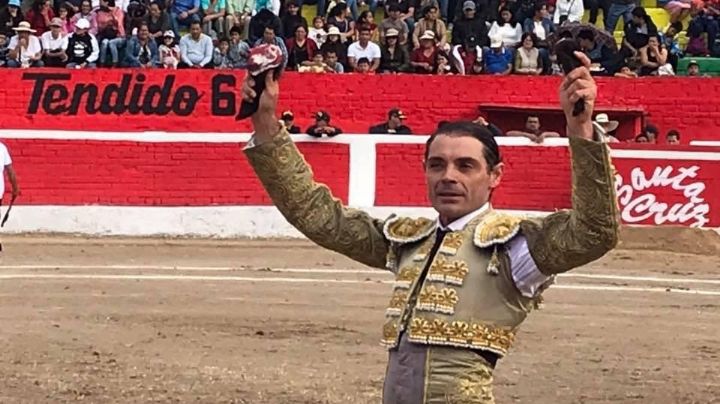 Sánchez Vara a hombros en el segundo mano a mano en Santa Cruz