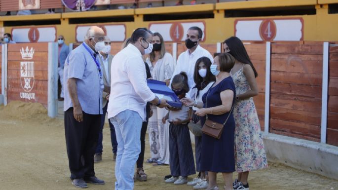 Víctor Barroso y ‘El Melli’, dos orejas por coleta en la IV del Encuentro Andaluz en Ubrique