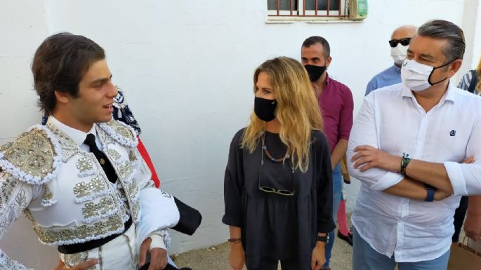 Víctor Barroso y ‘El Melli’, dos orejas por coleta en la IV del Encuentro Andaluz en Ubrique