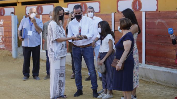 Víctor Barroso y ‘El Melli’, dos orejas por coleta en la IV del Encuentro Andaluz en Ubrique