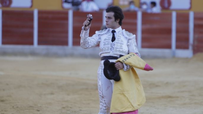 Víctor Barroso y ‘El Melli’, dos orejas por coleta en la IV del Encuentro Andaluz en Ubrique