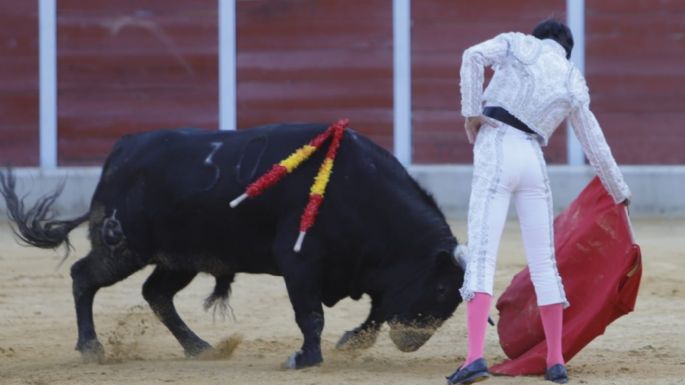 Víctor Barroso y ‘El Melli’, dos orejas por coleta en la IV del Encuentro Andaluz en Ubrique