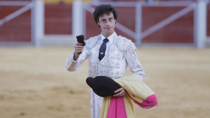 Víctor Barroso y ‘El Melli’, dos orejas por coleta en la IV del Encuentro Andaluz en Ubrique