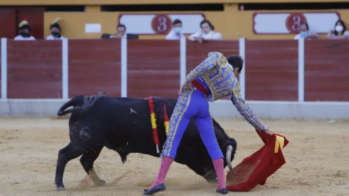 Víctor Barroso y ‘El Melli’, dos orejas por coleta en la IV del Encuentro Andaluz en Ubrique