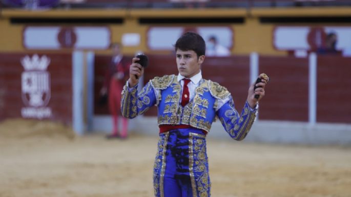 Víctor Barroso y ‘El Melli’, dos orejas por coleta en la IV del Encuentro Andaluz en Ubrique