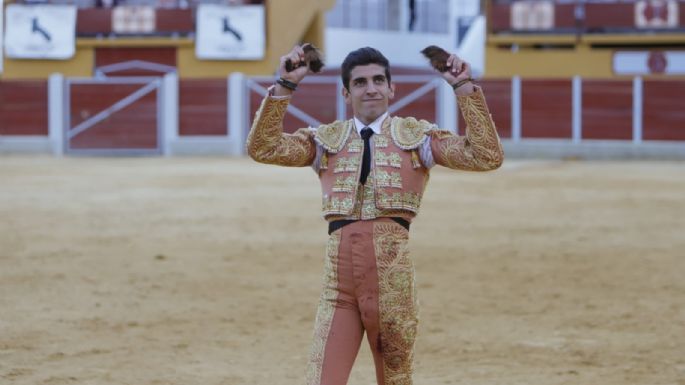 Víctor Barroso y ‘El Melli’, dos orejas por coleta en la IV del Encuentro Andaluz en Ubrique