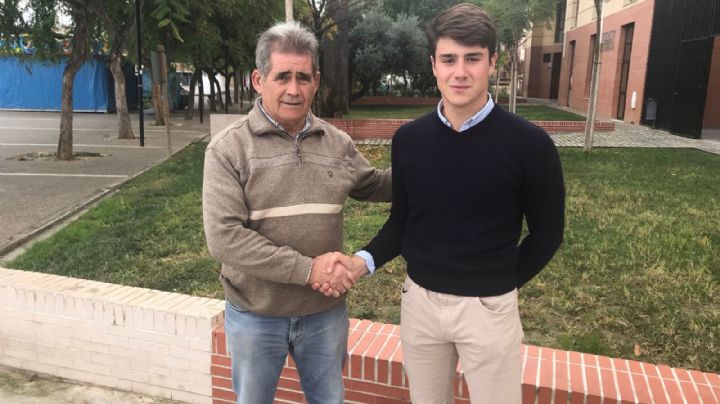 El novillero Víctor Barroso apoderado por José Manuel Espinosa “Lolo de Camas”