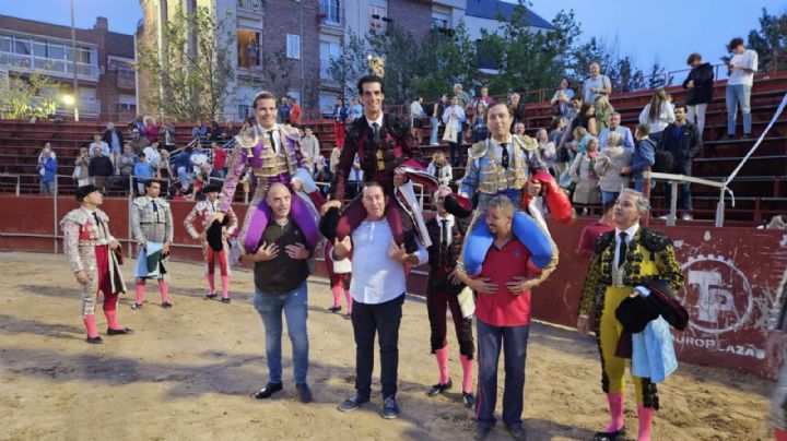 Rafaelillo, Morenito y Javier Cortés a hombros en Majadahonda