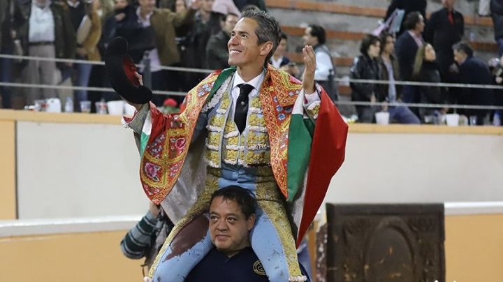 Dos orejas para Silveti en la nocturna de la Virgen de la Candelaria en Juriquilla
