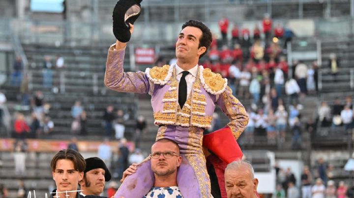 Tomás Rufo sublime por la Puerta de los Cónsules en Nîmes