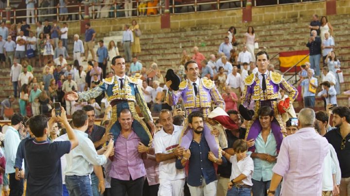 La terna a hombros en El Puerto