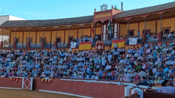 Curro Diaz y Ortiz Montes descerrojan la puerta grande de Ecija