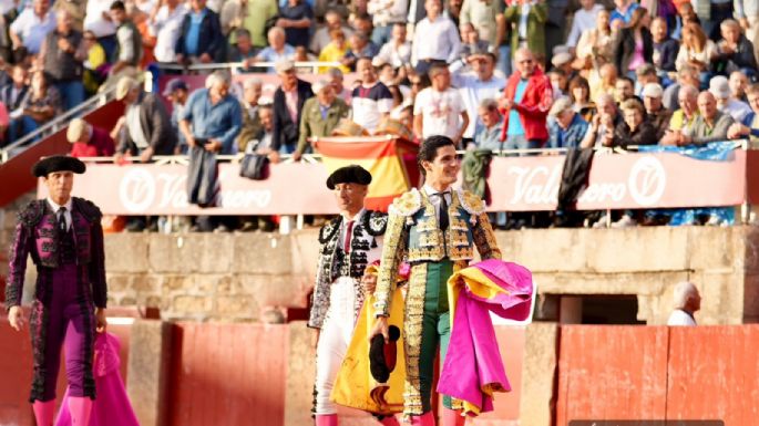 La terna a hombros en la cuarta de Salamanca