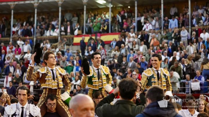 La terna a hombros en la cuarta de Salamanca