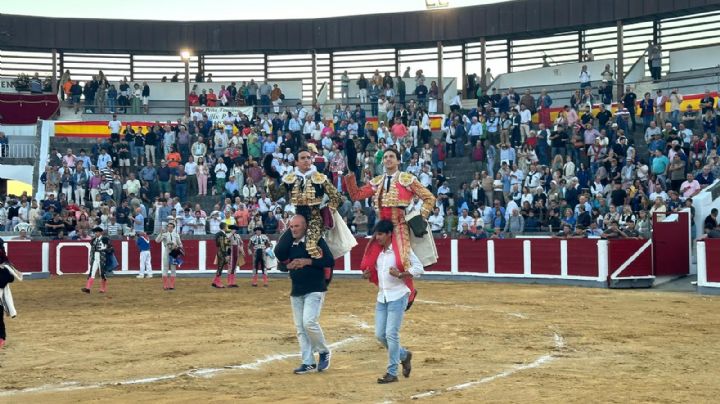 Roca Rey y Galdós triunfan en Santoña