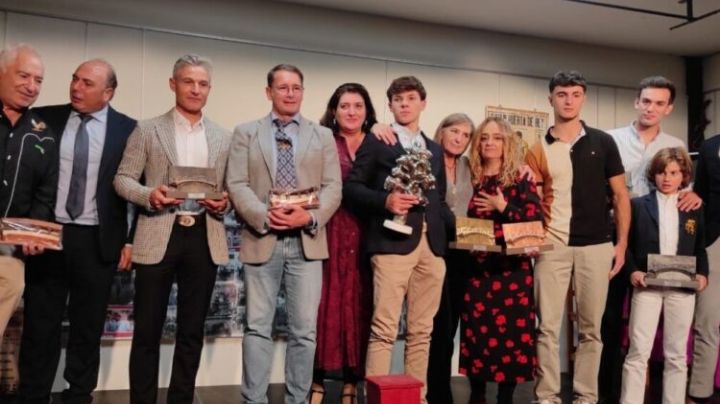Manuel Domínguez recibe el trofeo “Pino de Plata” de Huerta de Rey
